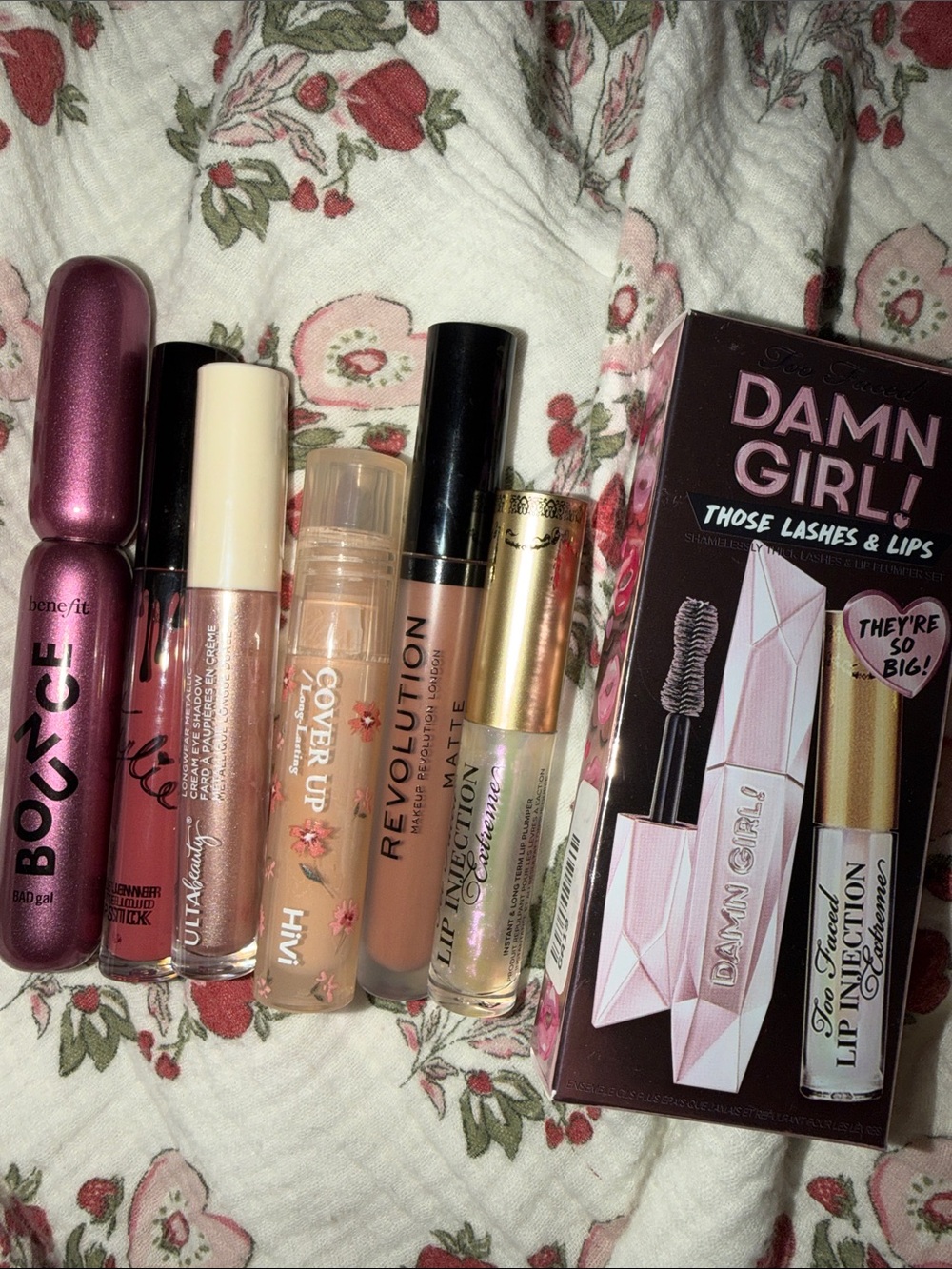 Too Faced Damn Girl! Lip & Lash Set with Pink and Gold Accents
